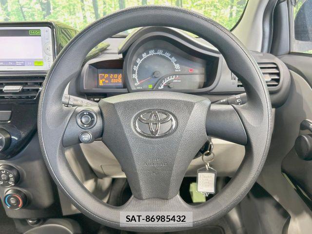 Toyota IQ 2014-02 6716368-9