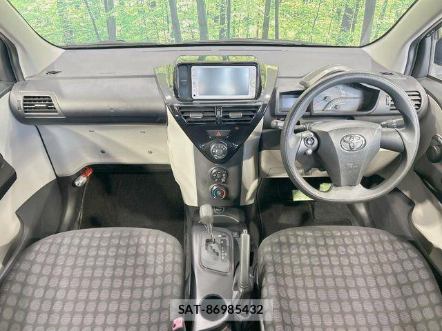 Toyota IQ 2014-02 6716368-1