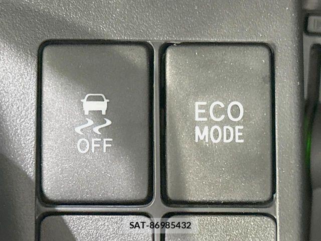 Toyota IQ 2014-02 6716368-5