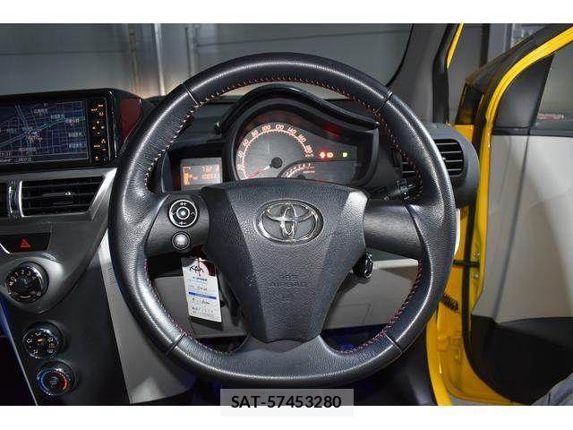 Toyota IQ 2011-02 6994373-7