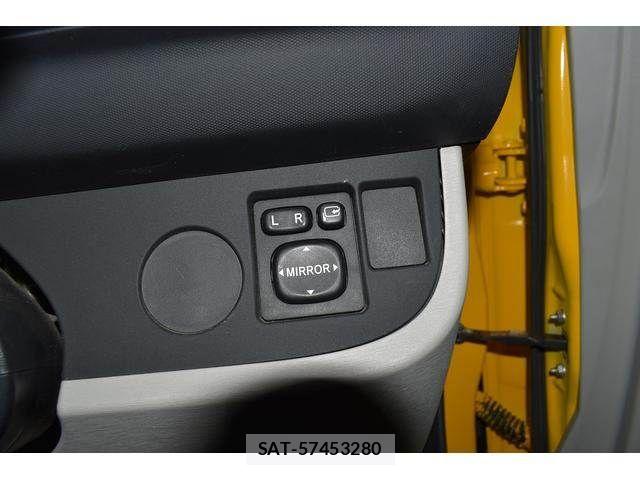 Toyota IQ 2011-02 6994373-8