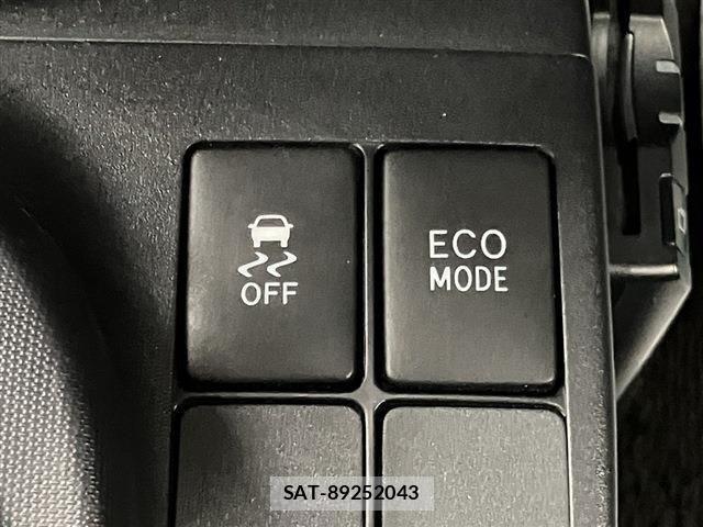 Toyota IQ 2009-06 7327609-12