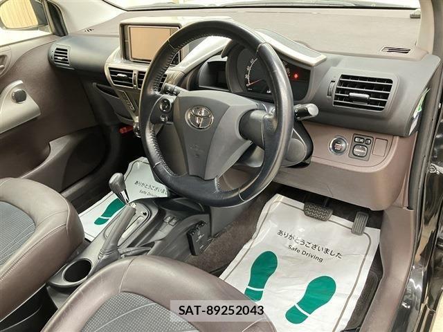 Toyota IQ 2009-06 7327609-14