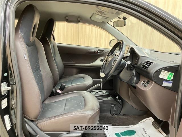 Toyota IQ 2009-06 7327609-15