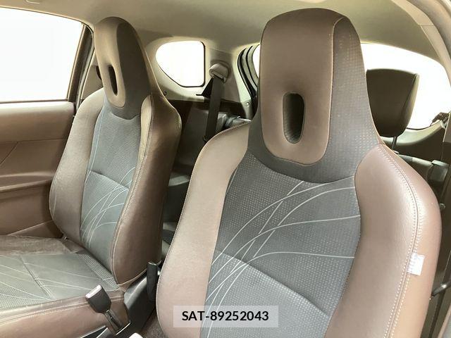 Toyota IQ 2009-06 7327609-17