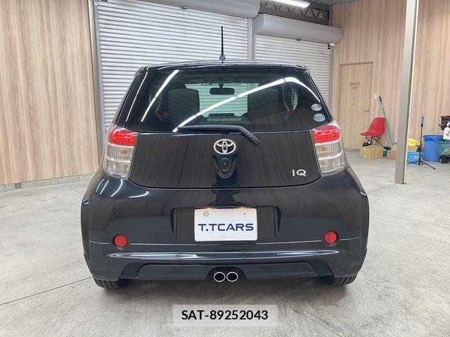 Toyota IQ 2009-06 7327609-21
