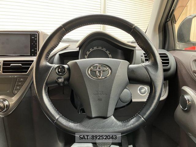Toyota IQ 2009-06 7327609-26