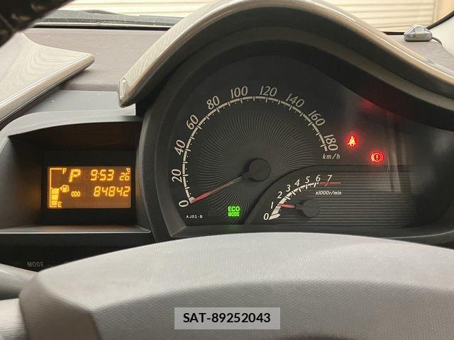 Toyota IQ 2009-06 7327609-28