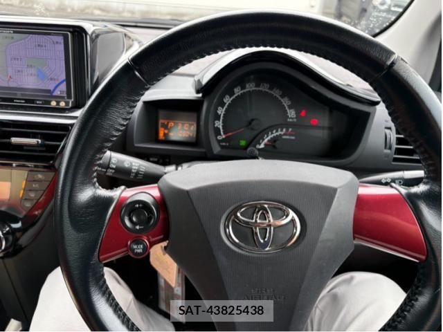 Toyota IQ 2009-09 7358177-10