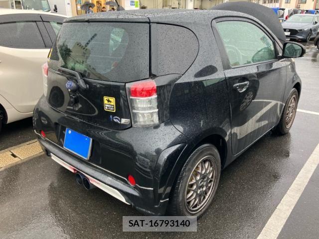 Toyota IQ 2010-01 7358176-2