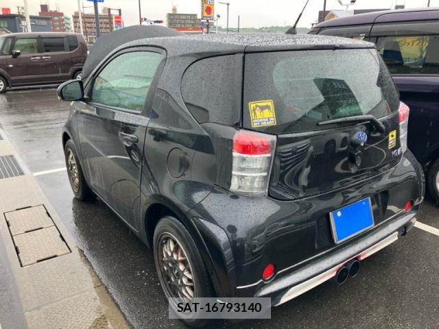 Toyota IQ 2010-01 7358176-3