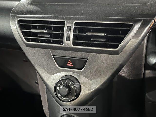 Toyota IQ 2009-12 7358179-9