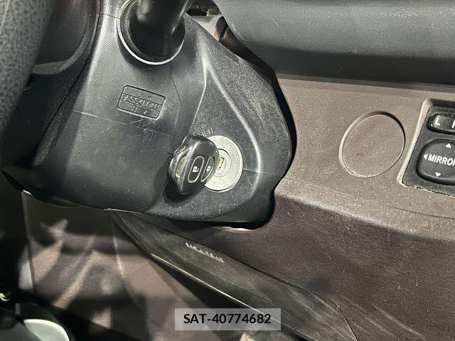 Toyota IQ 2009-12 7358179-10