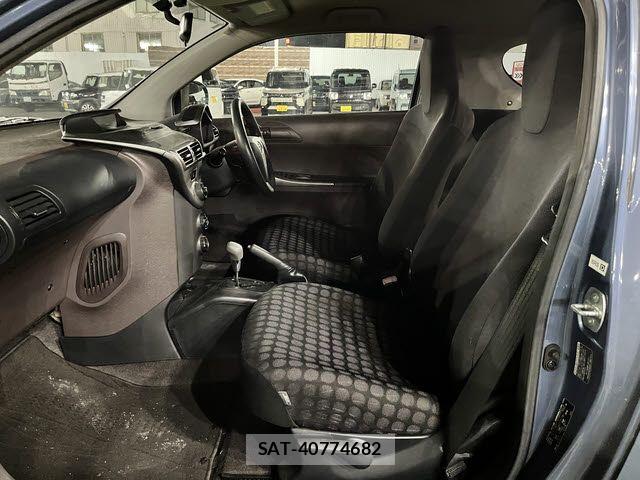 Toyota IQ 2009-12 7358179-12