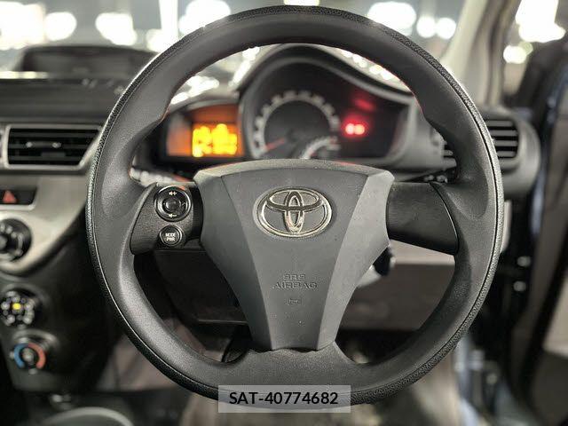 Toyota IQ 2009-12 7358179-13