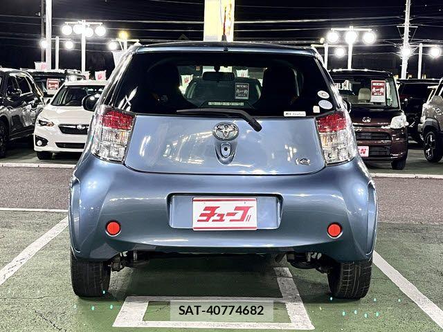 Toyota IQ 2009-12 7358179-16