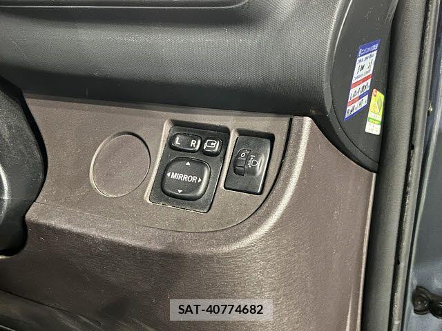 Toyota IQ 2009-12 7358179-18