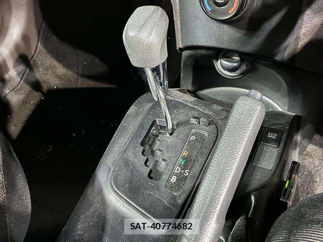 Toyota IQ 2009-12 7358179-19
