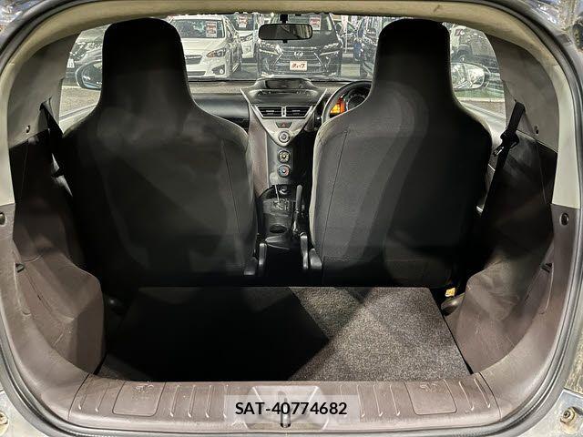 Toyota IQ 2009-12 7358179-20