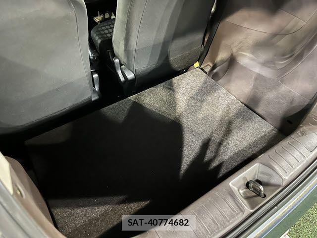 Toyota IQ 2009-12 7358179-21