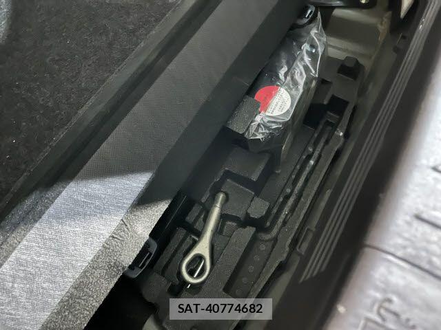 Toyota IQ 2009-12 7358179-22