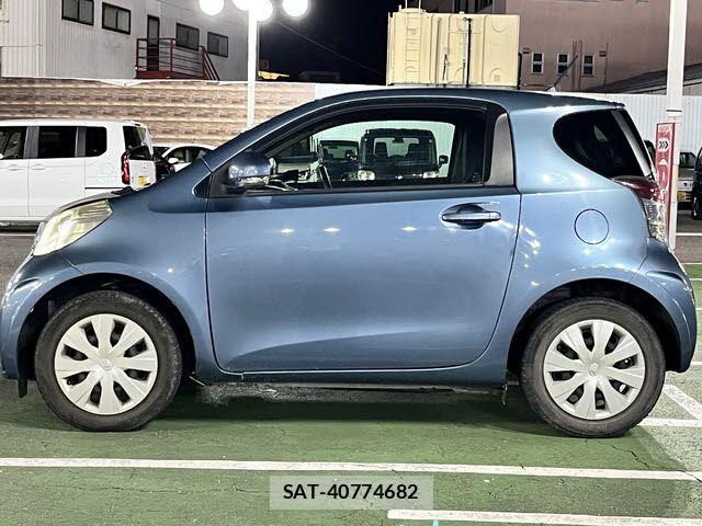 Toyota IQ 2009-12 7358179-23