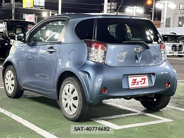 Toyota IQ 2009-12 7358179-26