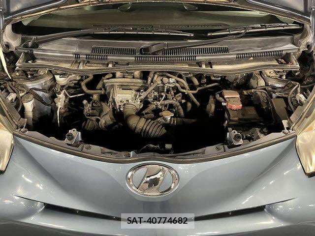 Toyota IQ 2009-12 7358179-27