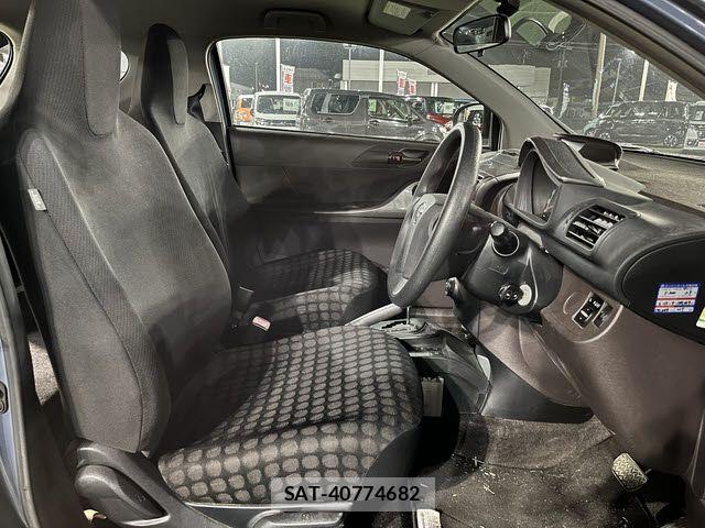 Toyota IQ 2009-12 7358179-3