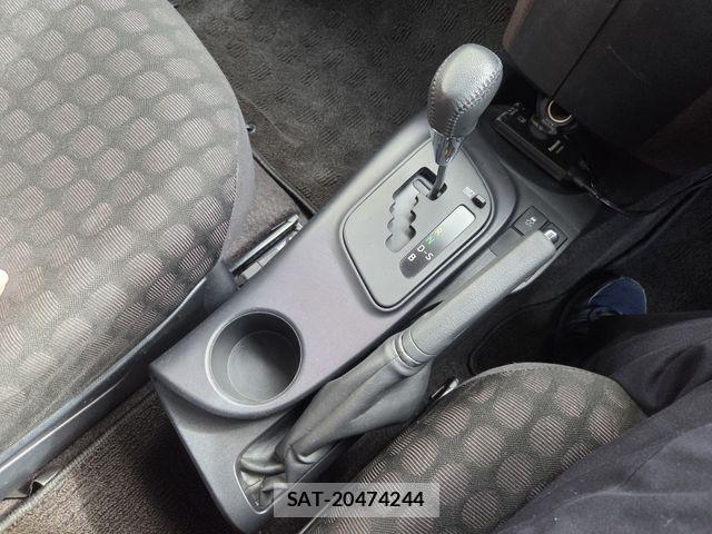 Toyota IQ 2009-07 7358175-10