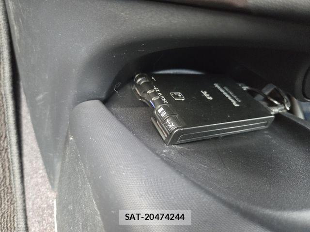 Toyota IQ 2009-07 7358175-12