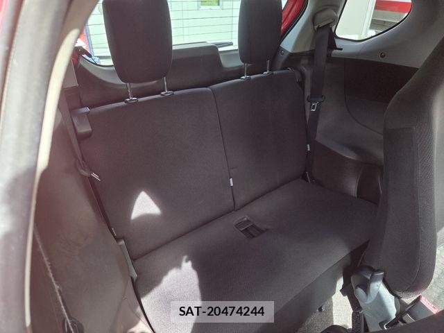 Toyota IQ 2009-07 7358175-13