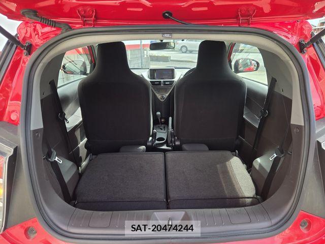 Toyota IQ 2009-07 7358175-15