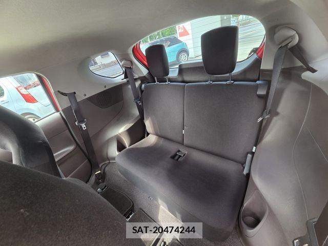 Toyota IQ 2009-07 7358175-16