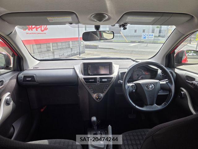 Toyota IQ 2009-07 7358175-1