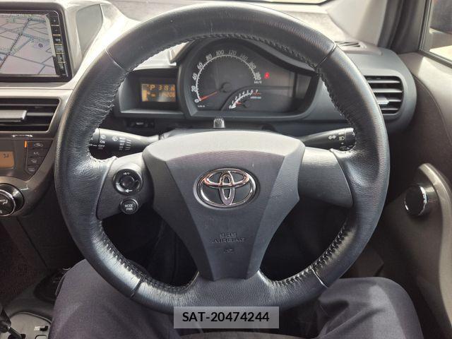 Toyota IQ 2009-07 7358175-7