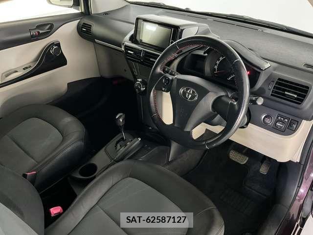 Toyota IQ 2013-03 7392445-12