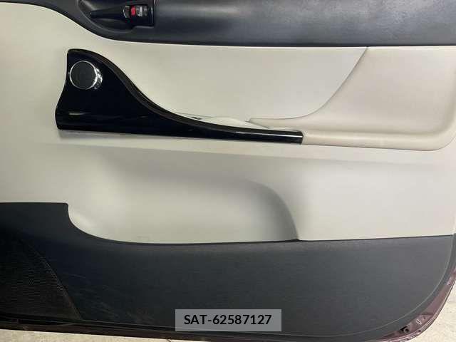 Toyota IQ 2013-03 7392445-14