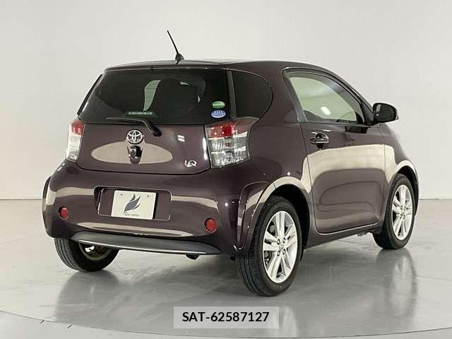 Toyota IQ 2013-03 7392445-5