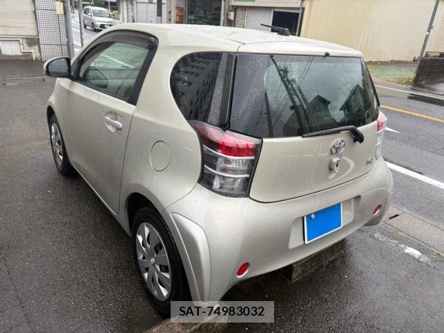 Toyota IQ 2009-01 7617199-9