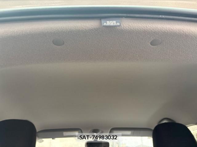 Toyota IQ 2009-01 7617199-11