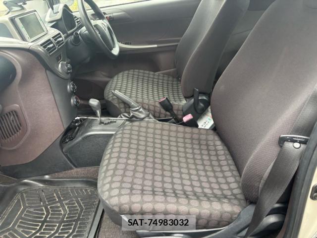 Toyota IQ 2009-01 7617199-12