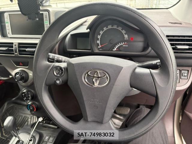 Toyota IQ 2009-01 7617199-14