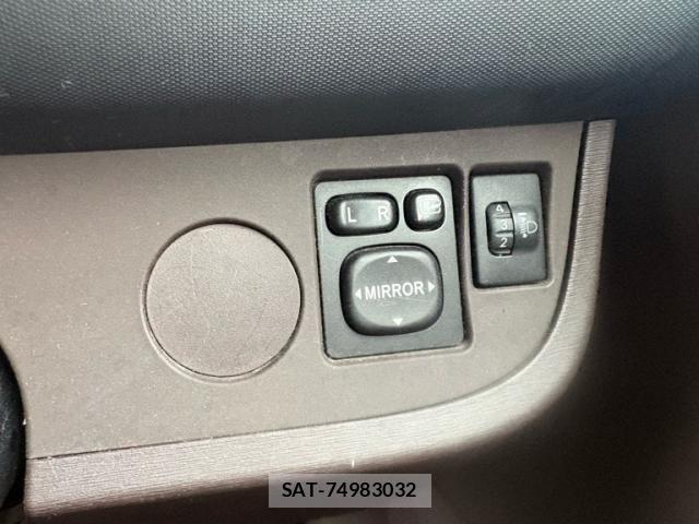 Toyota IQ 2009-01 7617199-16