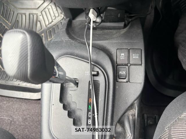 Toyota IQ 2009-01 7617199-17