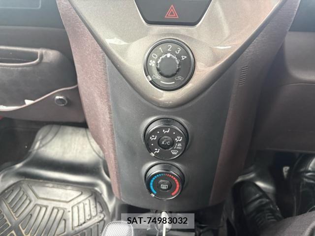 Toyota IQ 2009-01 7617199-18