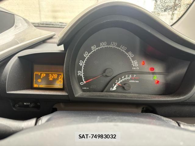 Toyota IQ 2009-01 7617199-19
