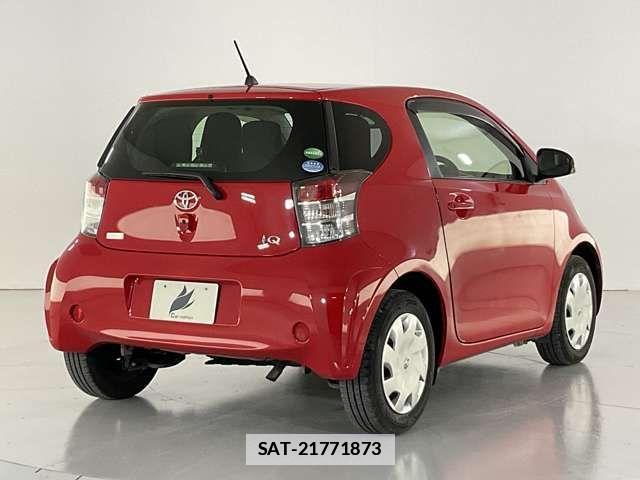 Toyota IQ 2012-08 7785804-5