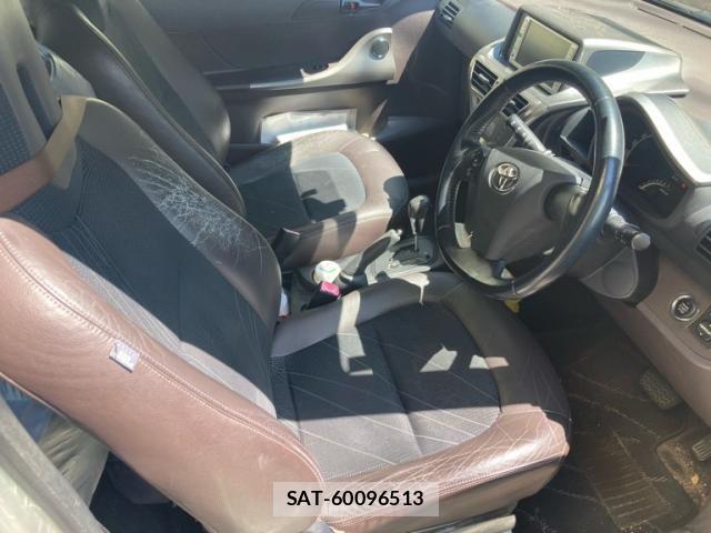 Toyota IQ 2008-12 7876979-7