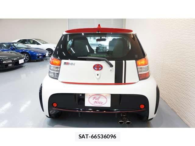 Toyota IQ 2009-12 8036084-14